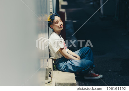 在老街上拍攝的時尚快照 106161192