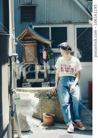 在老街上拍攝的時尚快照 106161195