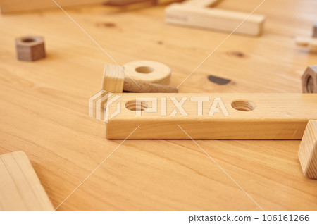 Children's child-rearing intellectual education with wooden toys 106161266