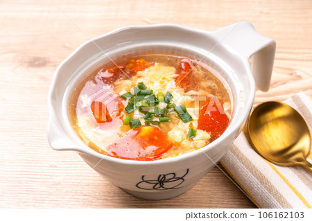 Chinese tomato and egg soup 106162103