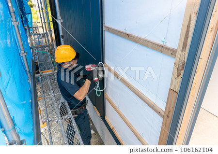 Exterior wall construction of newly built houses 106162104