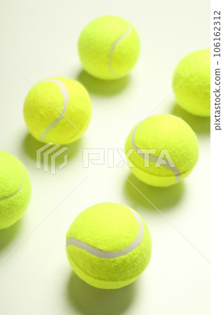 Flat lay with tennis balls on white background 106162312