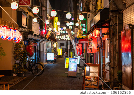 《Tokyo》A downtown area in front of Akabane Station, a nostalgic bar district 106162596