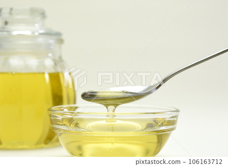 Fresh and delicious beautiful luxury honey 106163712