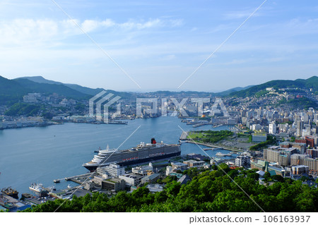 The Queen Elizabeth docked at Nagasaki Port 106163937