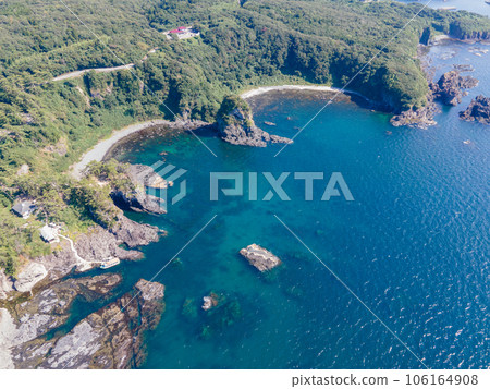 Drone shooting | Image of Noto Kongo (Hawk's Nest Rock), a sightseeing spot in Noto where strangely shaped rocks are the highlight | Shika Town, Hakui District, Ishikawa Prefecture Drone shooting | Image of Noto Kongo (Hawk's Nest Rock), a sightseeing spot in Noto where strangely shaped rocks are the highlight | Shika Town, Hakui District, Ishikawa Prefecture 106164908