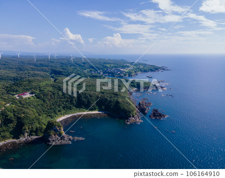 Drone shooting | Image of Noto Kongo (Hawk's Nest Rock), a sightseeing spot in Noto where strangely shaped rocks are the highlight | Shika Town, Hakui District, Ishikawa Prefecture 106164910