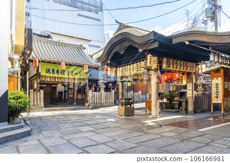 大阪千日前，法善寺清晨，水掛不動尊，夏天 106166981