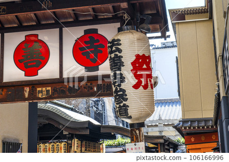Osaka Sennichimae Morning Hozenji Entrance Summer Osaka Sennichimae Morning Hozenji Entrance Summer 106166996