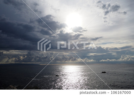 The sea of Hakodate, the morning sun and the reflection of the sea surface The sea of Hakodate, the morning sun and the reflection of the sea surface 106167000