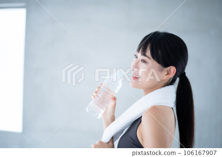 Women who hydrate after exercise Women who hydrate after exercise 106167907