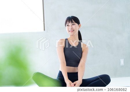 Women training 106168082