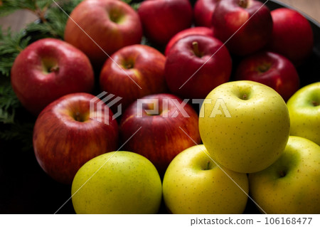 An apple in focus in front An apple in focus in front 106168477