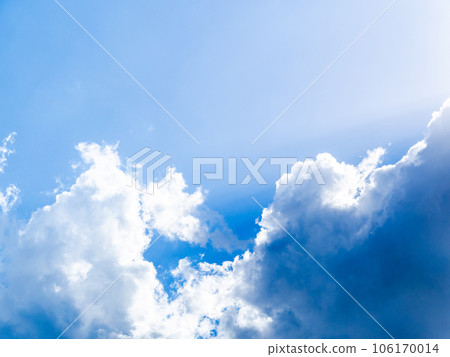 A dynamic view of the summer sky Blue sky and thunderheads A dynamic view of the summer sky Blue sky and thunderheads 106170014