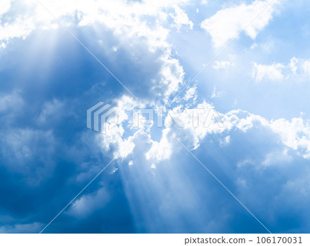 夏日天空的動態景觀 藍天和雷雨雲 106170031