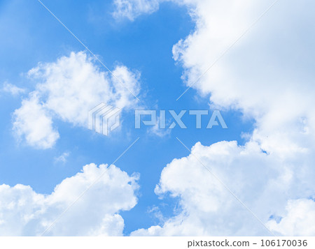 A dynamic view of the summer sky Blue sky and thunderheads A dynamic view of the summer sky Blue sky and thunderheads 106170036