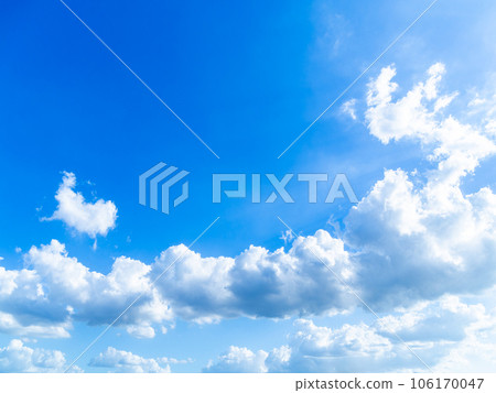 A dynamic view of the summer sky Blue sky and thunderheads A dynamic view of the summer sky Blue sky and thunderheads 106170047