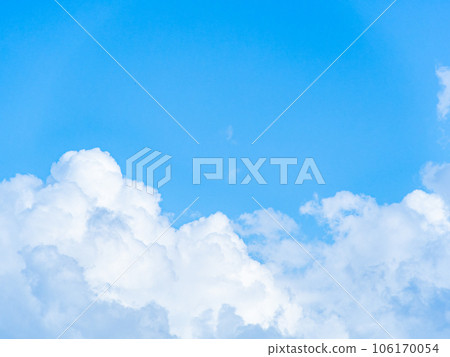 A dynamic view of the summer sky Blue sky and thunderheads 106170054