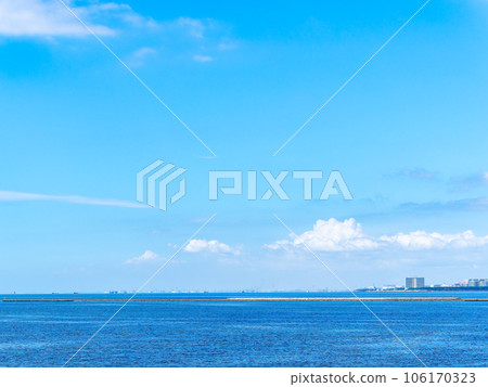 A refreshing view of summer The city center buildings seen over the summer sky and Tokyo Bay 106170323