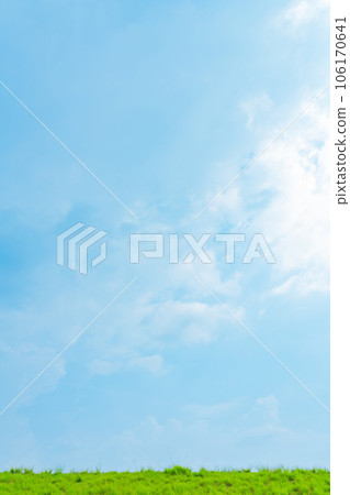 Sky and grass background material 106170641