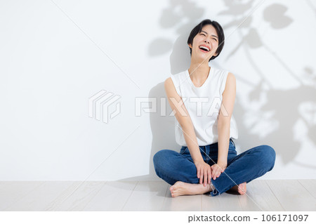 Denim woman whole body 106171097