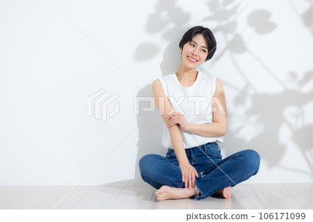 Denim woman whole body 106171099