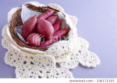 Various kinds of sweet potatoes in a round basket Warm image Various kinds of sweet potatoes in a round basket Warm image 106172103