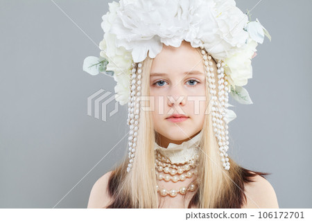 Beautiful young girl wearing white flowers wreath crown, fashion portrait 106172701