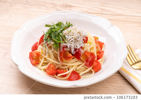 冷意大利面配番茄和shirasu 冷意大利面配番茄和shirasu 106173283