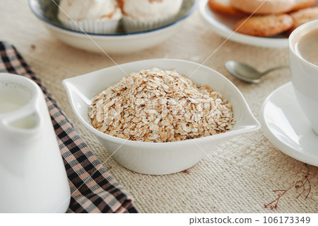rolled oats in a bowl on a table 106173349