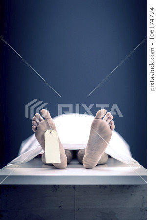 feet with dead man's tag in mortuary background 106174724