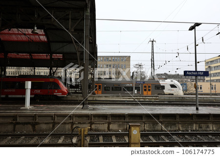 Train stopping at Aachen Central Station 106174775