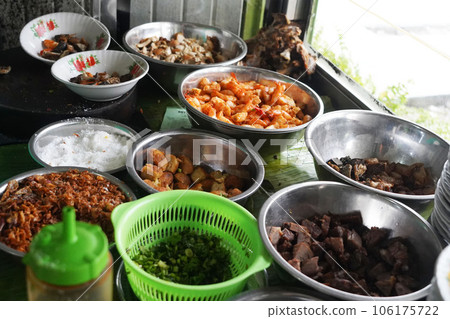 The ingredients for making Soto Medan consist of shrimp, beef, chicken, potatoes, scallions, and various other seasonings, all mixed with a creamy broth. The ingredients for making Soto Medan consist of shrimp, beef, chicken, potatoes, scallions, and various other seasonings, all mixed with a creamy broth. 106175722