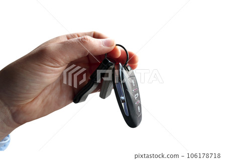 Hand holds a car keys with central locking 106178718