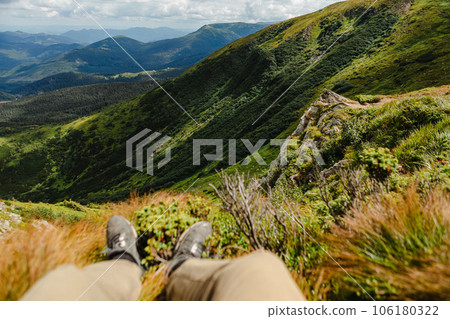 A tourist on the carpathian mountain 106180322