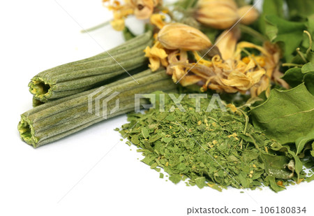 Dried moringa with leaves and flower Dried moringa with leaves and flower 106180834