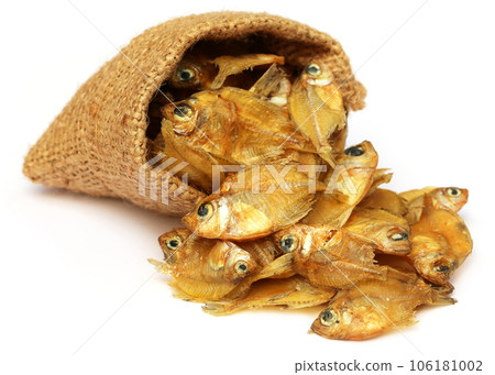 Dried Elongate glassy perchlet in a sack bag 106181002