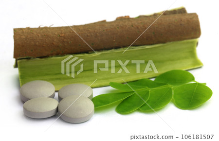 Moringa leaves and bark with pills 106181507