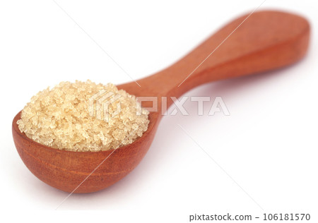 Coarse crystals of brown sugar 106181570