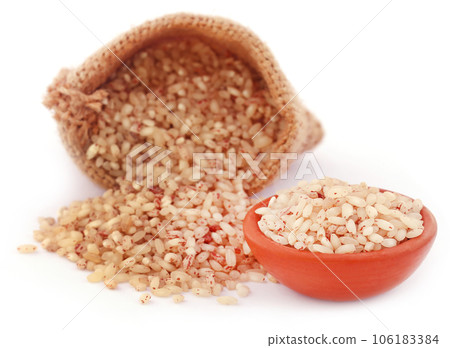 Brown rice in a pottery Brown rice in a pottery 106183384