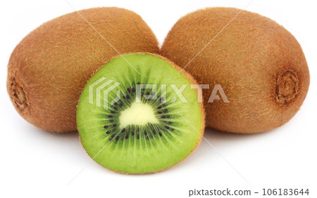 Kiwi fruits 106183644