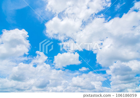 "Landscape material" Refreshing blue sky and white clouds 106186059