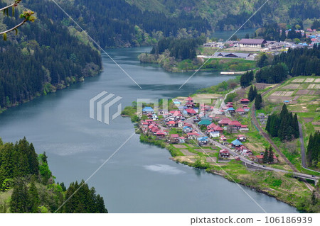 從知吹峠看到的金山町太子村（福島縣） 106186939