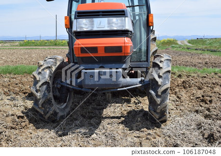 Agricultural machinery tractor Agricultural machinery tractor 106187048