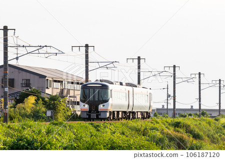 [關西本線] 特急南紀號通過堤岸段 106187120