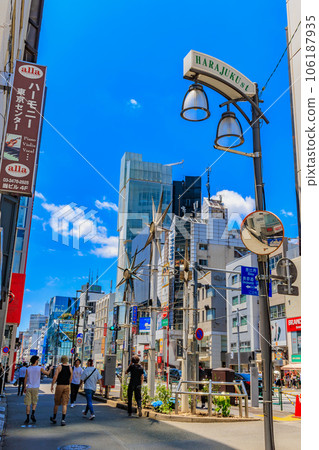 東京都澀谷區裡原宿的時尚街道（原宿通） 106187935