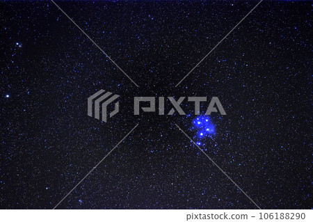 The winter starry sky, the Pleiades star cluster of blue light The winter starry sky, the Pleiades star cluster of blue light 106188290