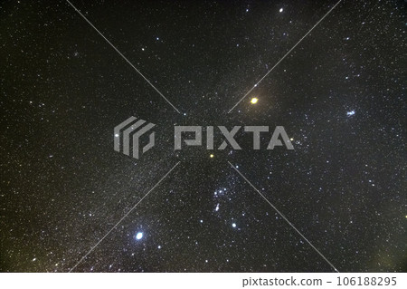 冬季星空獵戶座和冬季鑽石 冬季星空獵戶座和冬季鑽石 106188295