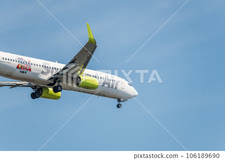 [Solaseed Air plane landing from Jonanjima Seaside Park] 106189690