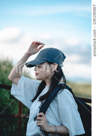 女性背包客旅行 106190867